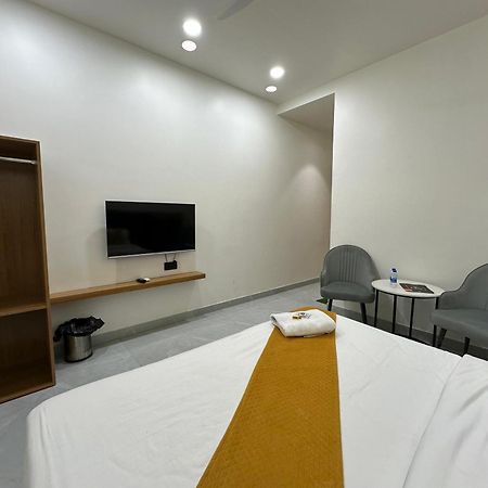 Hotel Sky Way Inn Hisar Exterior photo