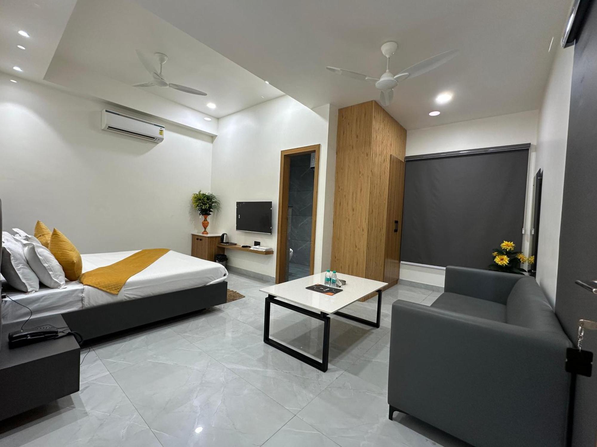 Hotel Sky Way Inn Hisar Exterior photo