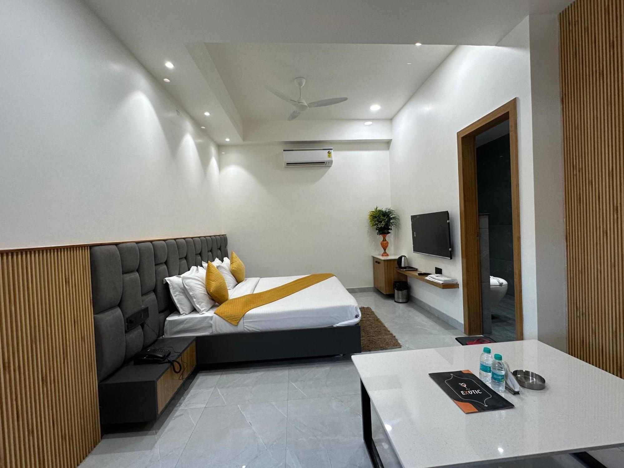 Hotel Sky Way Inn Hisar Exterior photo