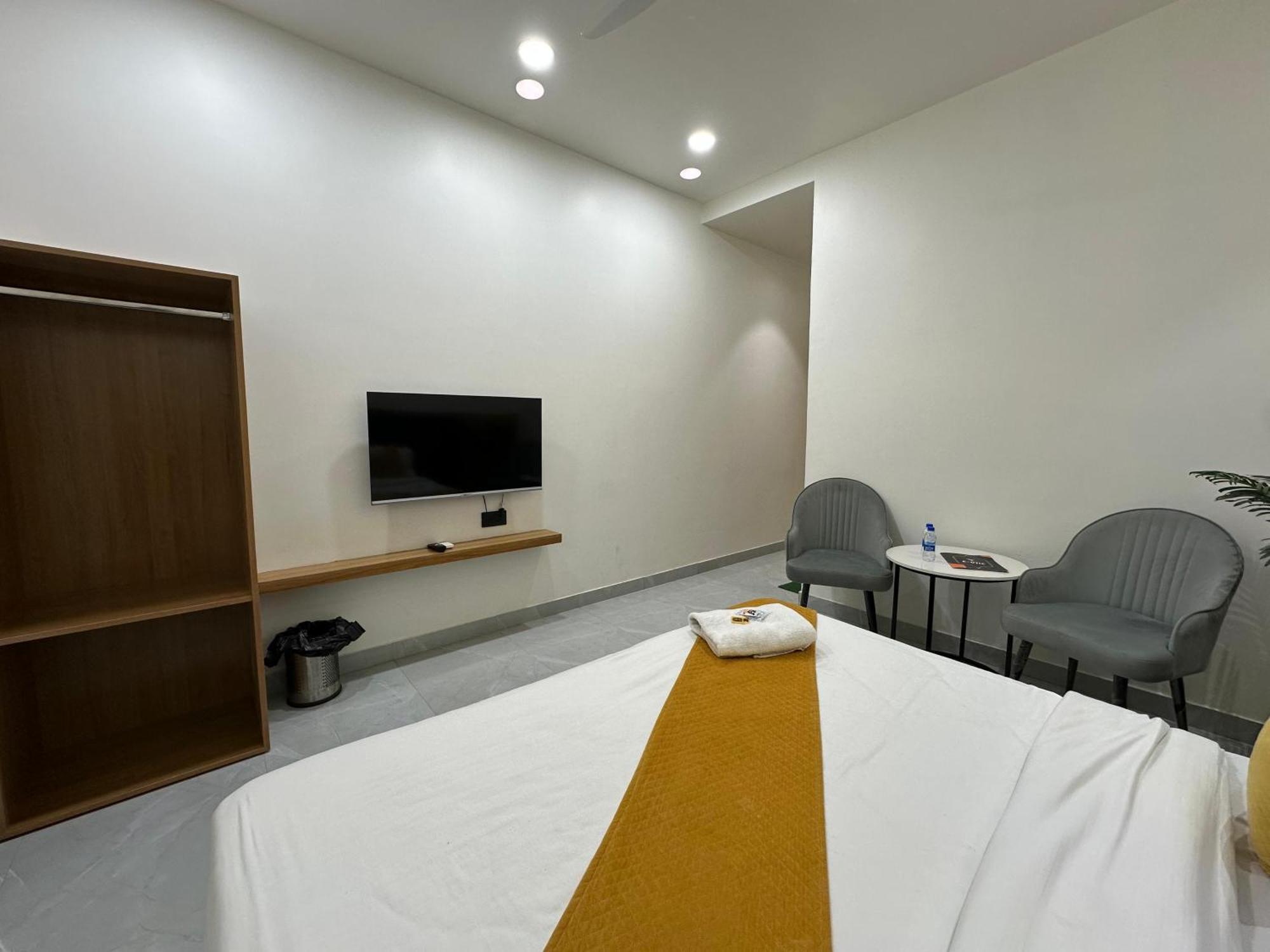 Hotel Sky Way Inn Hisar Exterior photo